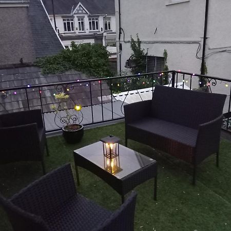 Large 2 Bed Holiday Let In Central Ystradgynlais Buitenkant foto