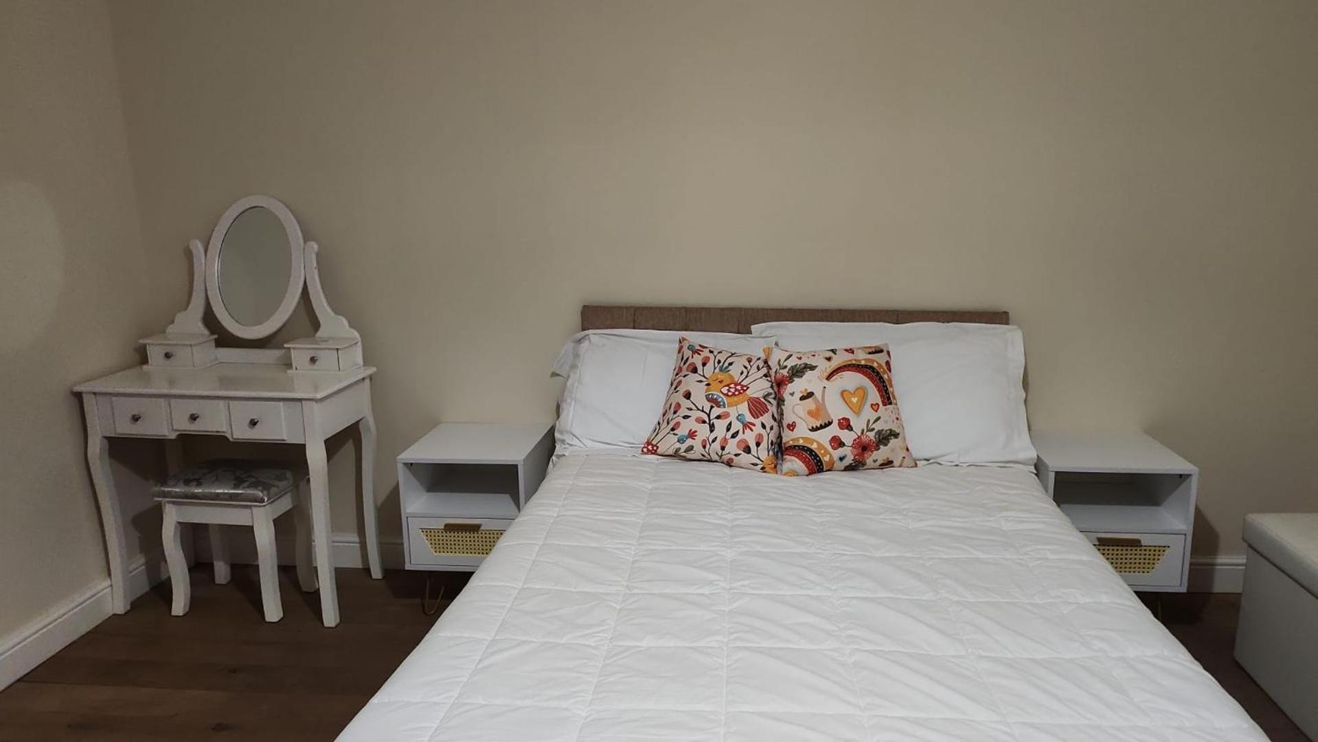 Large 2 Bed Holiday Let In Central Ystradgynlais Buitenkant foto