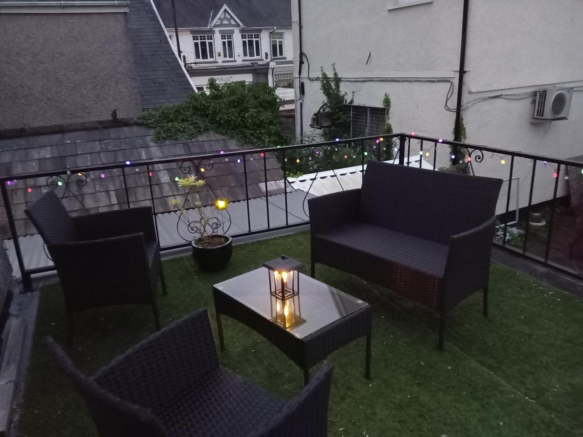 Large 2 Bed Holiday Let In Central Ystradgynlais Buitenkant foto